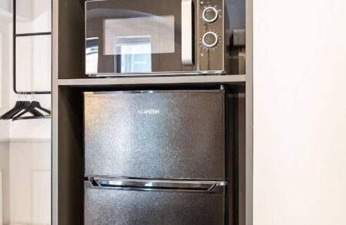 Ljubljana City Centre Apartment | Trendy Studio with Garden and Self Check-In Convenience