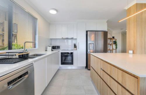 Darwin City Centre Apartment | Stylish, Stunning and Sunrise Trifecta