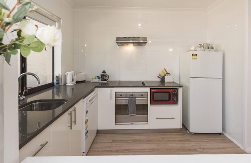 Subiaco Apartment | Stylish Subiaco terrace accommodation