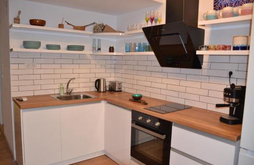 Vidin Apartment | Stylish Three-Bed Condo: Child-Friendly & Highly Rated