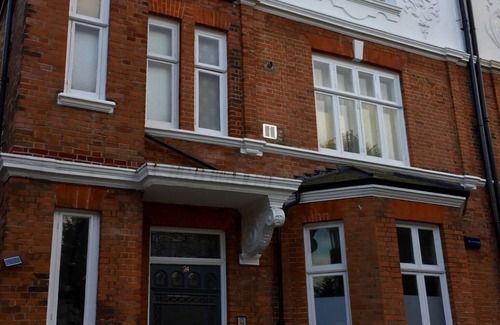 West Hampstead Apartment | Modern Top Floor 1-Bed Flat in West Hampstead - Guest Rated 9.6