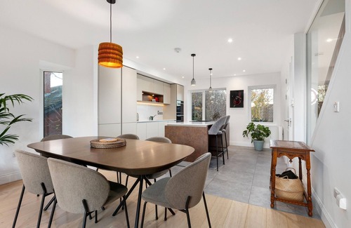 Ballsbridge House | Modern Townhouse in Central Dublin with Free Parking & More