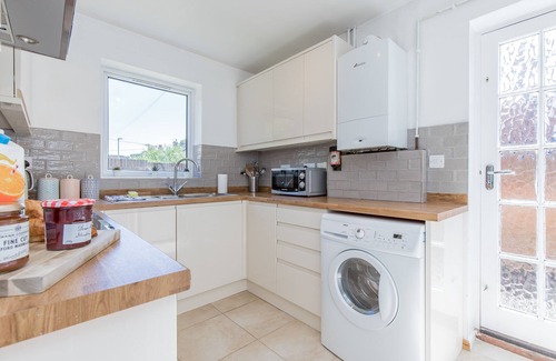 Summertown House | Modern Townhouse with Parking & Family-Friendly Amenities