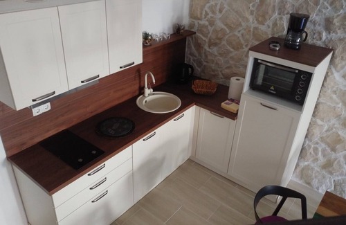 Cove Rogacic Apartment | Stylish Two Bedroom Apartment Tia with Pool & Spa in Vis