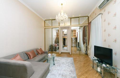 Khreshchatyy Yar Apartment | Modern Two-Level Flat Steps from Khreschatyk - Child Friendly
