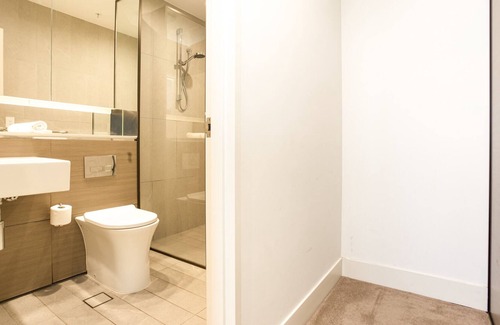 Parramatta Apartment | Stylish Unit with Balcony View near River and Park