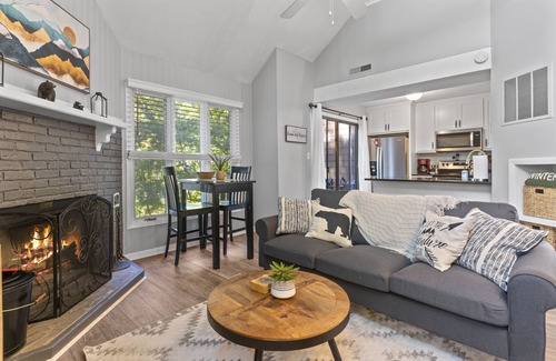 Wintergreen Condo | Modern Retreat: Pet-Friendly, Steps to Slopes & Top-Rated!