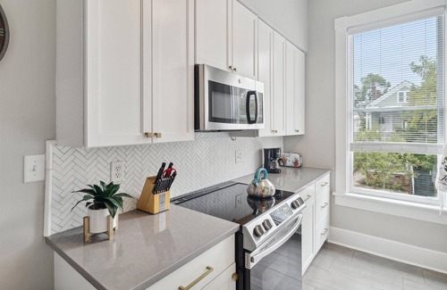 Dixon Park Apartment | Stylish Updated Home w/Parking Near Forsyth Park by Lucky Savannah