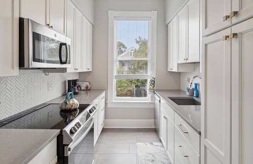 Dixon Park Apartment | Stylish Updated Home w/Parking Near Forsyth Park by Lucky Savannah