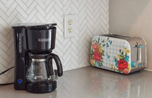 Dixon Park Apartment | Stylish Updated Home w/Parking Near Forsyth Park by Lucky Savannah