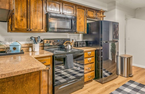 Longview Cottage | Tranquil Waterfront Cottage with Ocean Views & Pet-Friendly