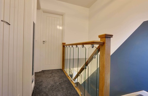 Sheffield House | Stylish 4 Bedroom House with Pool, Near City Centre