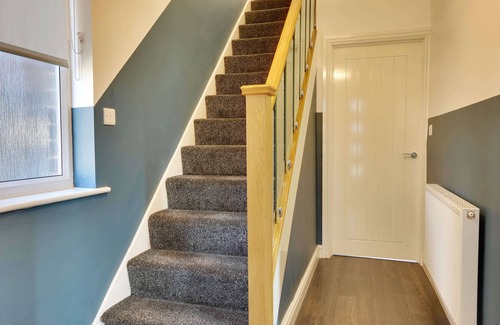 Sheffield House | Stylish 4 Bedroom House with Pool, Near City Centre