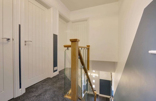 Sheffield House | Stylish 4 Bedroom House with Pool, Near City Centre