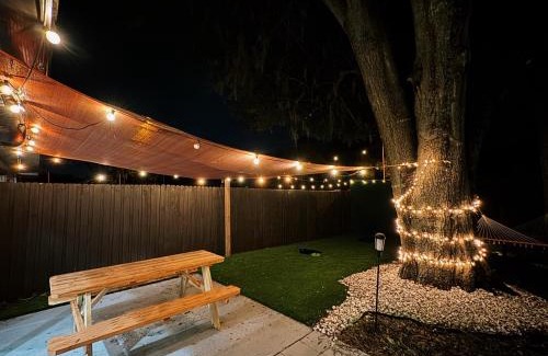 Lake Magdalene House | Modern Haven Retreat for Families in Prime Location