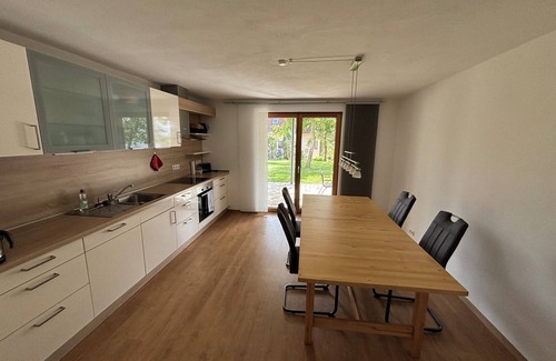 Wackersdorf Apartment | Stylish vacation apartment (110sqm) with terrace and beautiful garden