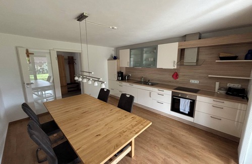 Wackersdorf Apartment | Stylish vacation apartment (110sqm) with terrace and beautiful garden