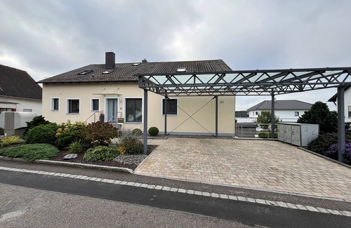 Wackersdorf Apartment | Stylish vacation apartment (110sqm) with terrace and beautiful garden
