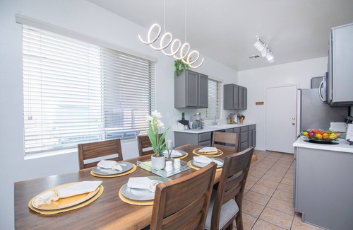 Laveen Village House | Budget-Friendly Stylish Vacation Home in Phoenix - Rated 10/10