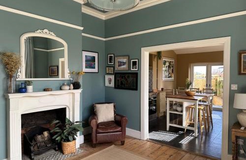 Frome House | Elegant Victorian Home - Perfect for Family Getaways