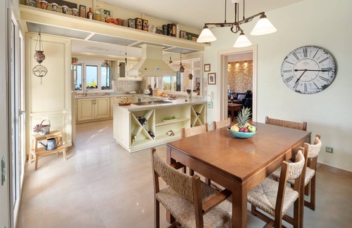 Sfakera Villa | Regina Rossa: Stylish Villa with Panoramic Ocean Views