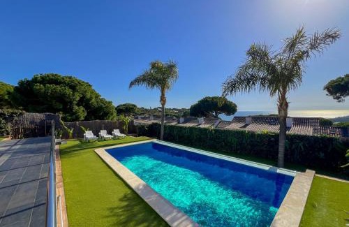 Caldes d'Estrac Villa | Stylish villa with saltwater pool
