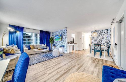Survey Creek Apartment | Trendy Water View Condo at Palm Wave for Your Family Retreat