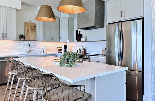 Laclede House | New Waterfront Retreat with Spa & Ocean Views near Sandpoint