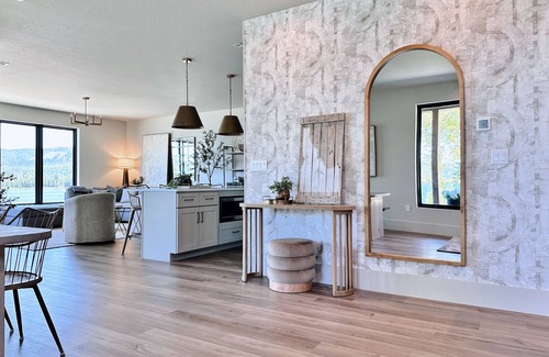 Laclede House | New Waterfront Retreat with Spa & Ocean Views near Sandpoint