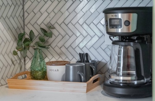 Rosedale House | Vibrant Retreat with Games, Breakfast & Pet-Friendly Perks
