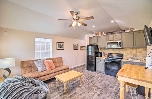 Woodville Cabin | Ideal Woodville Cabin with Fishing Dock & Lake Views