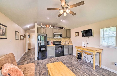 Woodville Cabin | Ideal Woodville Cabin with Fishing Dock & Lake Views