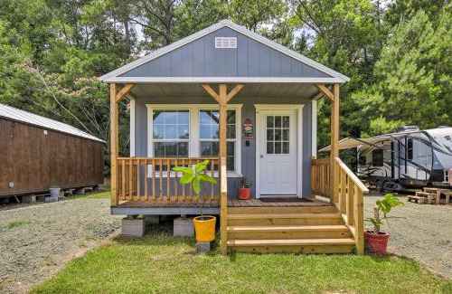 Woodville House | Inviting Woodville Cabin with Fishing Dock & Pet Friendly!