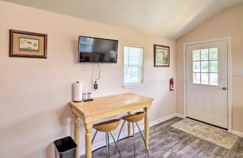 Woodville House | Inviting Woodville Cabin with Fishing Dock & Pet Friendly!