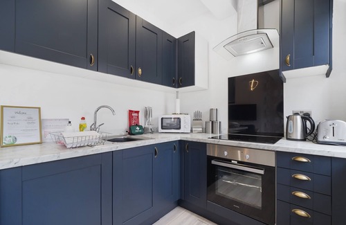Castleford Apartment | Discover a Stylish Gem in Yorkshire with Family-Friendly Amenities