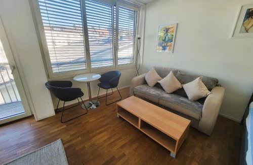 Langstrasse Apartment | Stylish Zurich Apartment with Balcony Self Check-In A Hoh