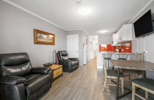 Crescent Head Apartment | Stylishly Decorated Retreat with Killick Creek Views