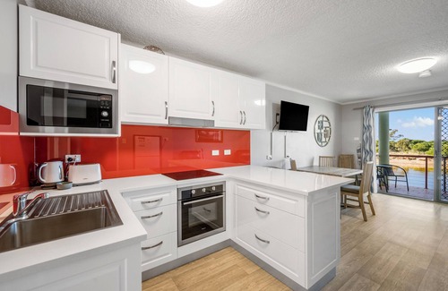 Crescent Head Apartment | Stylishly Decorated Retreat with Killick Creek Views