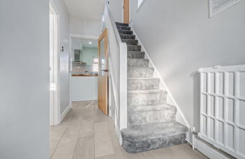 Bedford Apartment | Guest Rated 10/10: Chic 3-Bed House with Family Amenities