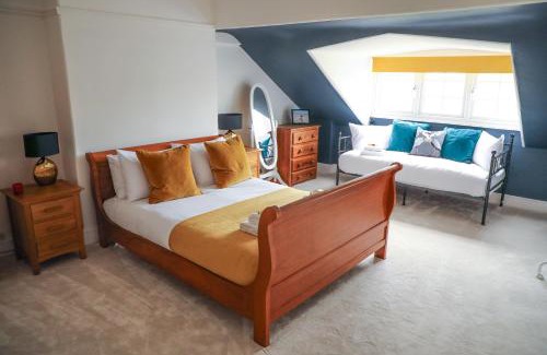 Hoylake House | Cozy 3-Bed Home Steps from the Sea in Hoylake