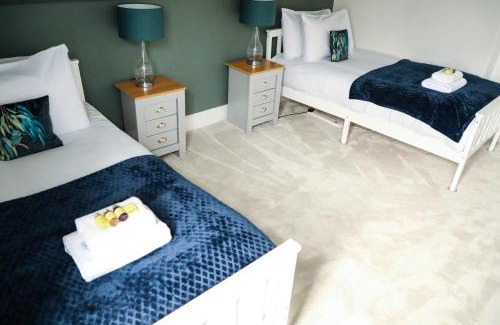 Hoylake House | Cozy 3-Bed Home Steps from the Sea in Hoylake