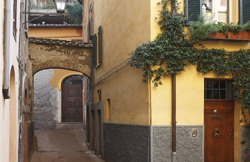 Old Town Apartment | Renovated Apartment in Perugia with Spa and Breakfast
