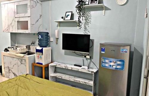 Pluit Apartment | Minimalist 1BR Studio with Fast WIFI & Pool Access