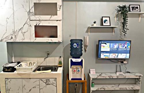 Pluit Apartment | Minimalist 1BR Studio with Fast WIFI & Pool Access