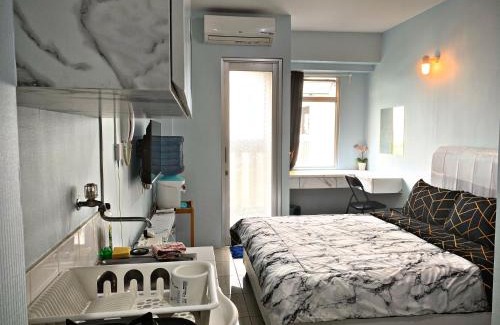 Pluit Apartment | Minimalist 1BR Studio with Fast WIFI & Pool Access