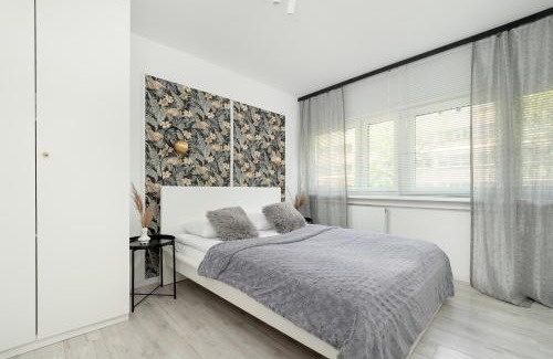 Baluty Apartment | Stylish Apartment in Łódź - Pet and Child Friendly Stay