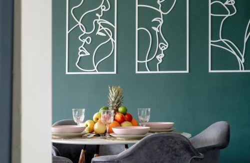 Baluty Apartment | Stylish Apartment in Łódź - Pet and Child Friendly Stay