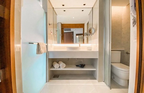 Sao Conrado Hotel | Ocean View Suite at Hotel Nacional in Rio de Janeiro