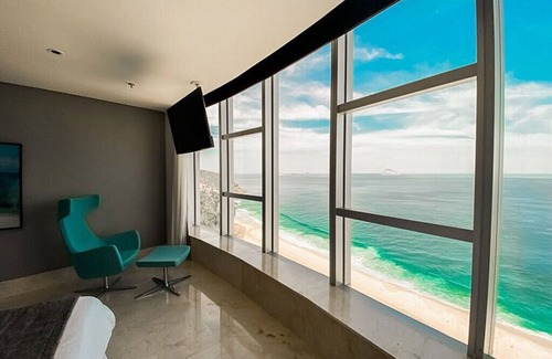 Sao Conrado Hotel | Ocean View Suite at Hotel Nacional in Rio de Janeiro
