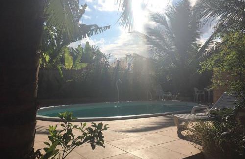 Bairro da Enseada House | Cozy Suite with WiFi, Steps from Caraguatatuba Beach